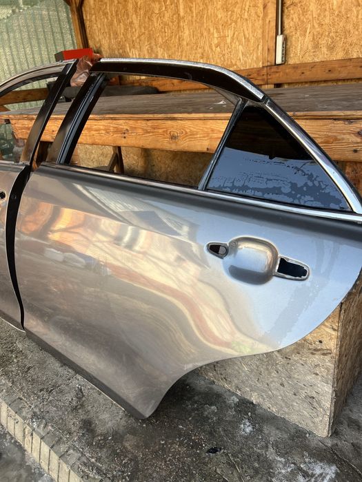 Продам двери на Камри 40