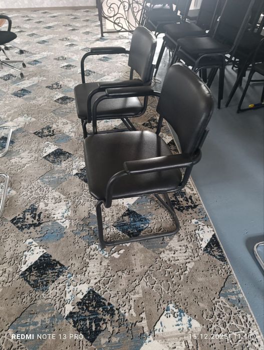 Продам офисные стулья