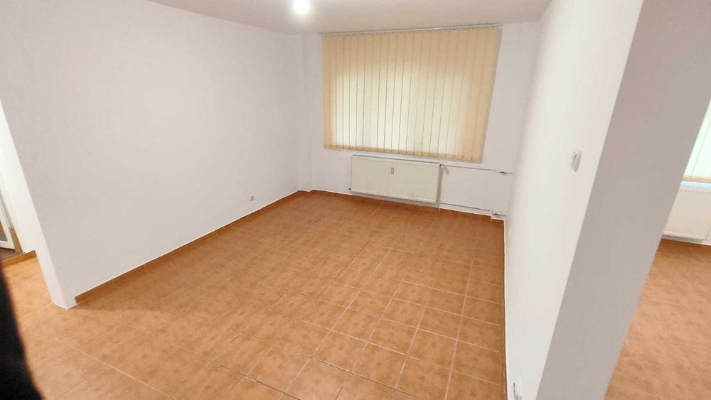 Proprietar vand apartament 4 camere Turda parter