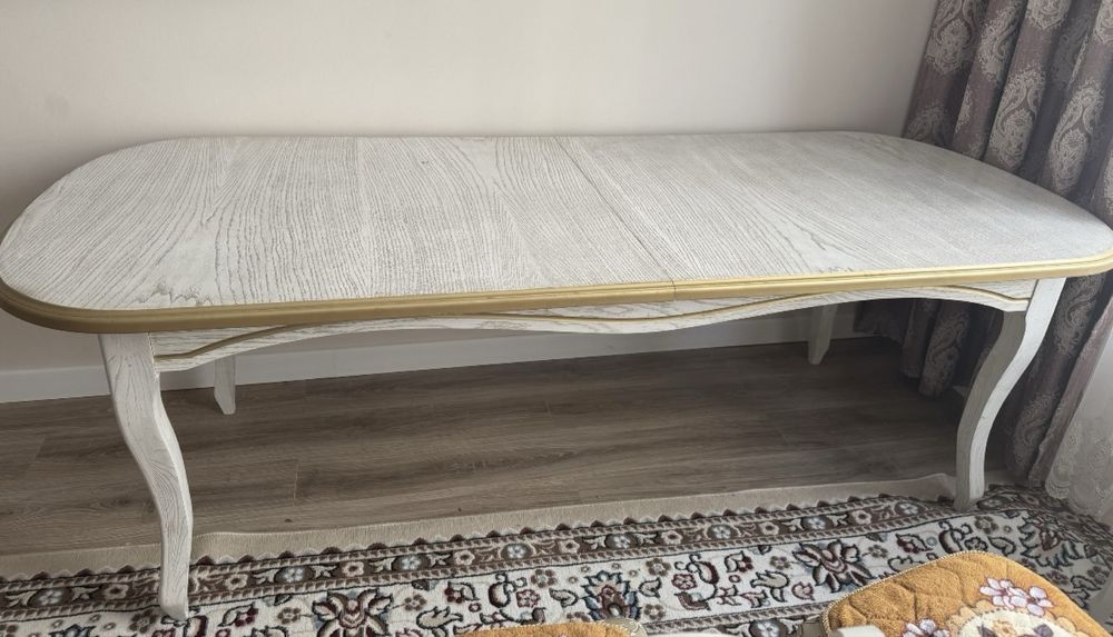 Стол гостинное..