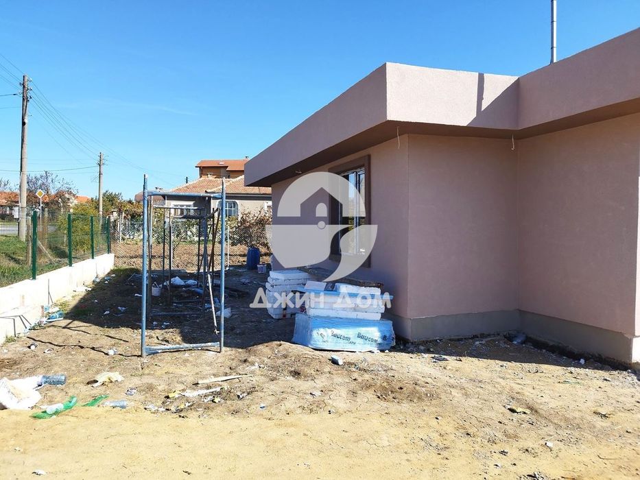 Предлагаме едноетажна къща в с. Горица