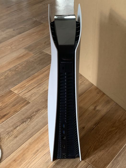 Playstation 5 с геймпадами 825 GB