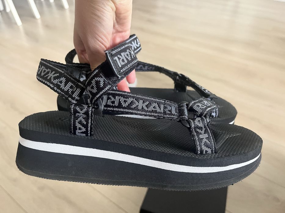 Sandale Karl Lagerfeld marimea 37