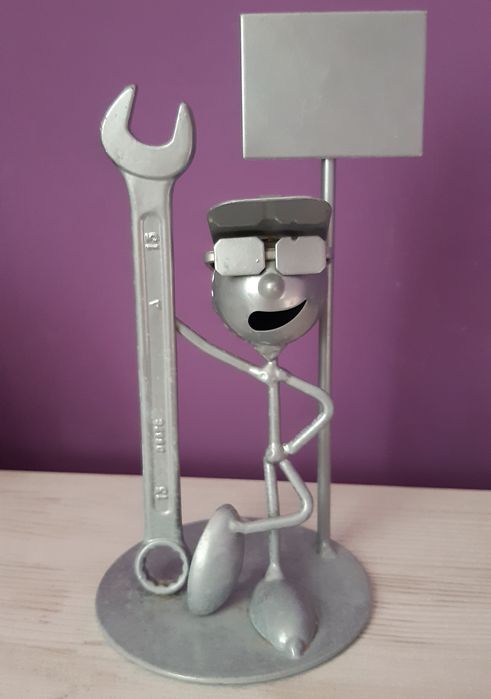 Метална статуетка майстор