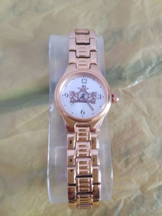 кварцевые женские часы