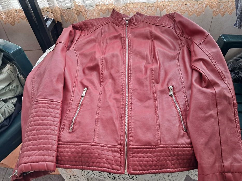 Кожено яке и дамски чанти