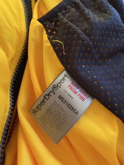 Superdry jacheta barbati calduroasa culoare galben marimea M