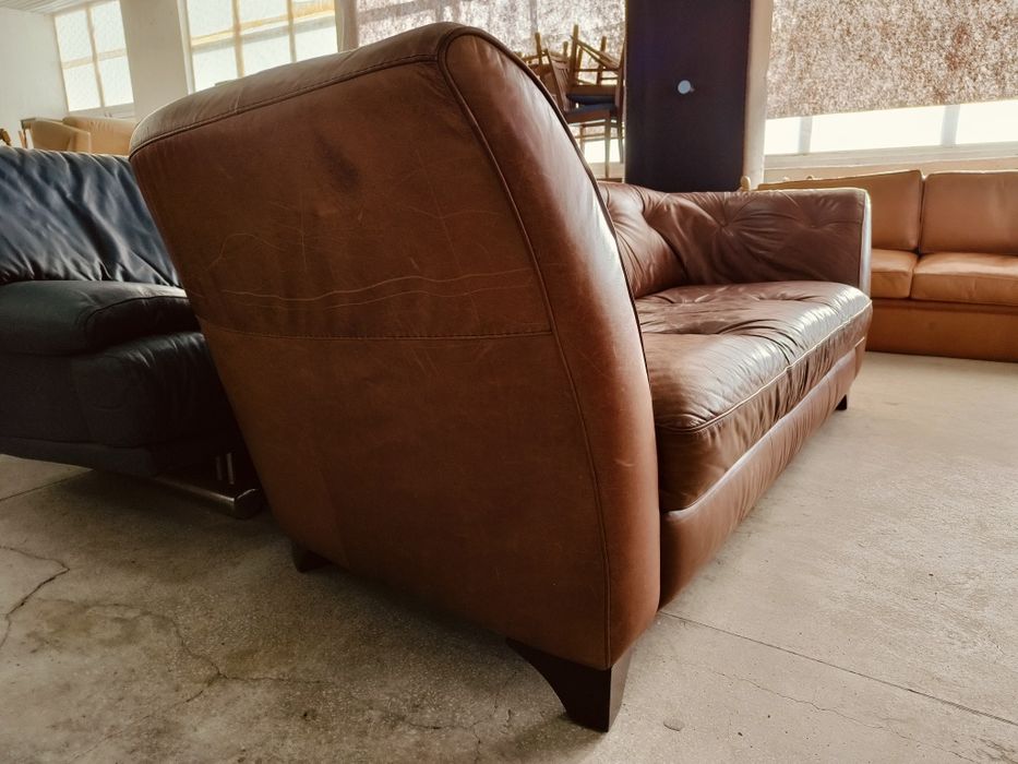 Асиметричен диван от естествена кожа