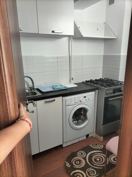 Închiriez garsonieră