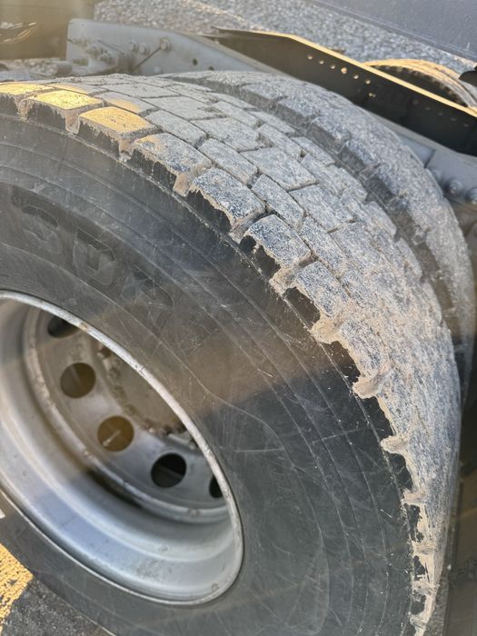 Vand cap tractor Volvo + semiremorca containere