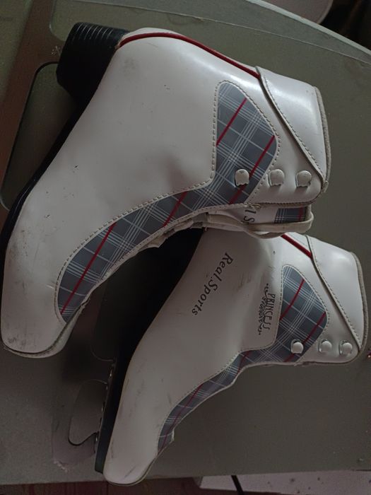 Продам фигурные коньки