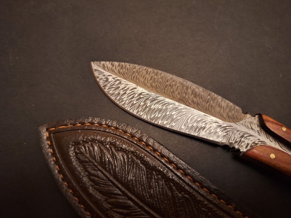 Ловен нож с кожена кания