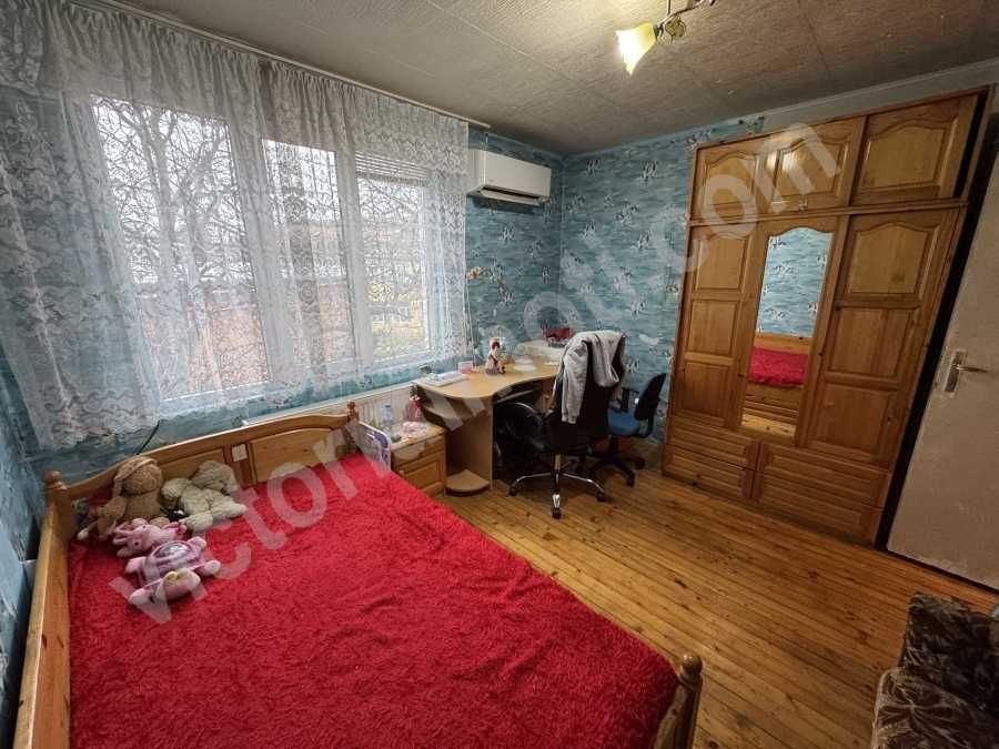 Етаж от къща в Дебелец