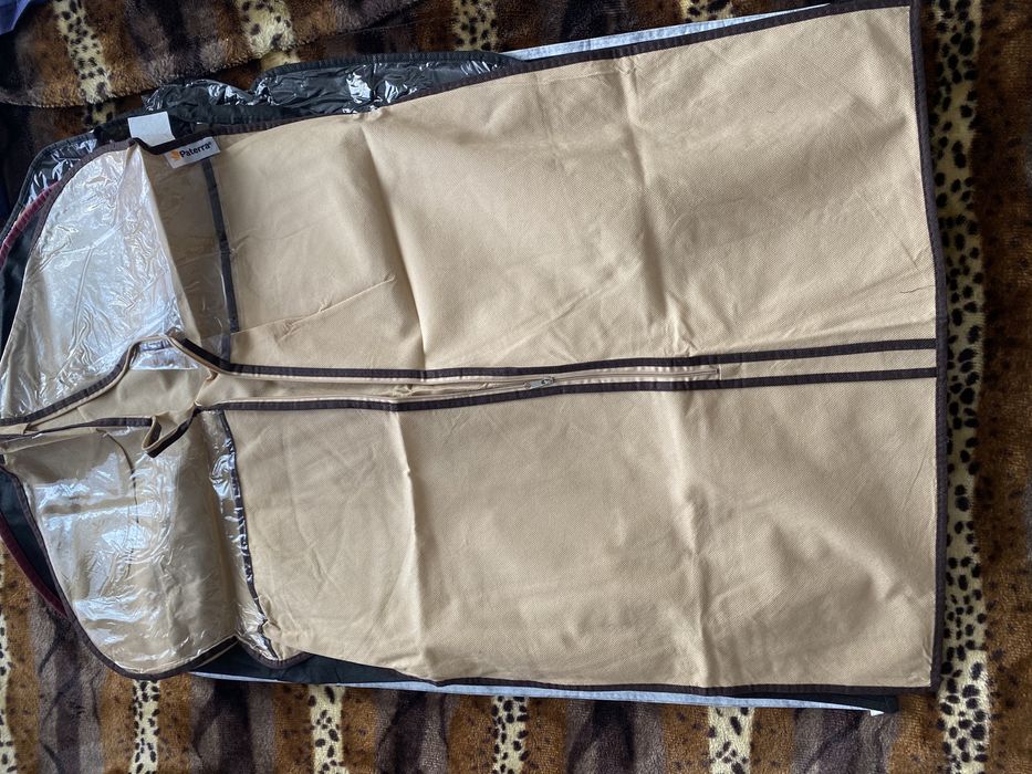 Продам чехлы для костюмов