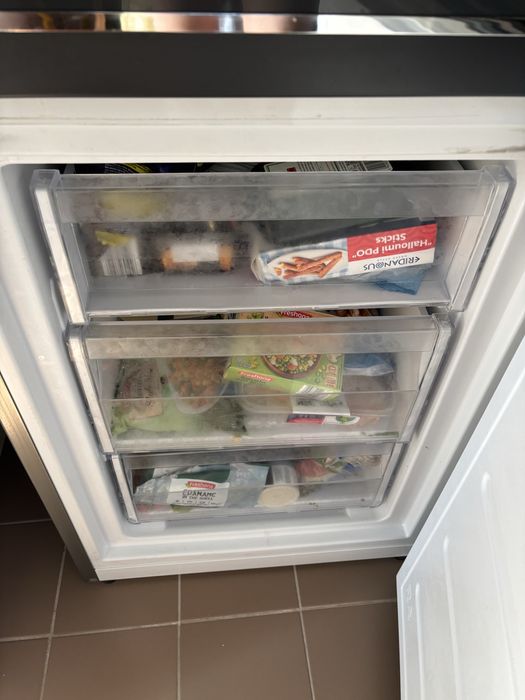 Vand frigider Whirlpool