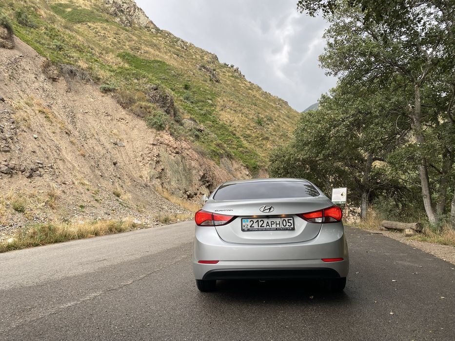 Автомобиль хендай Элантра