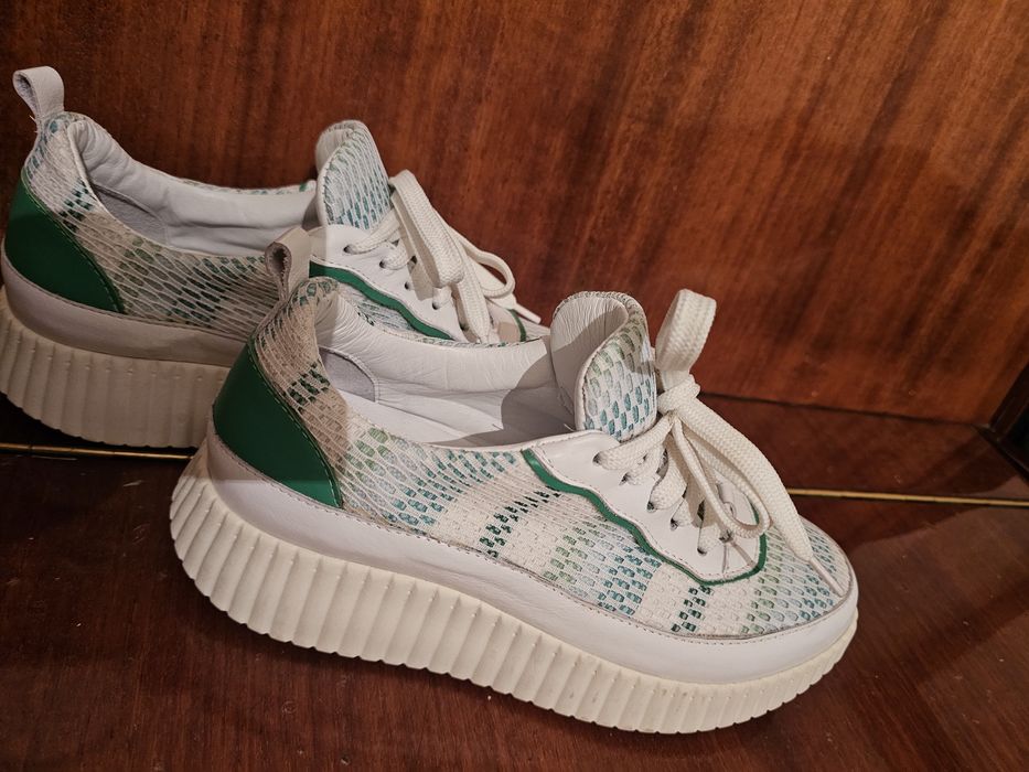 Продам кроссовки