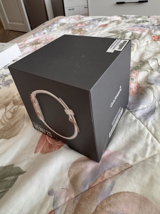 Продам смарт-часы Garmin Venu 2S