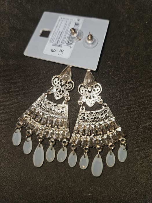 Cercei metal cu pietricele.