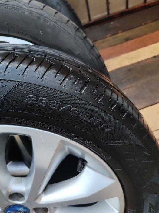 Vând genți cu cauciucuri R17