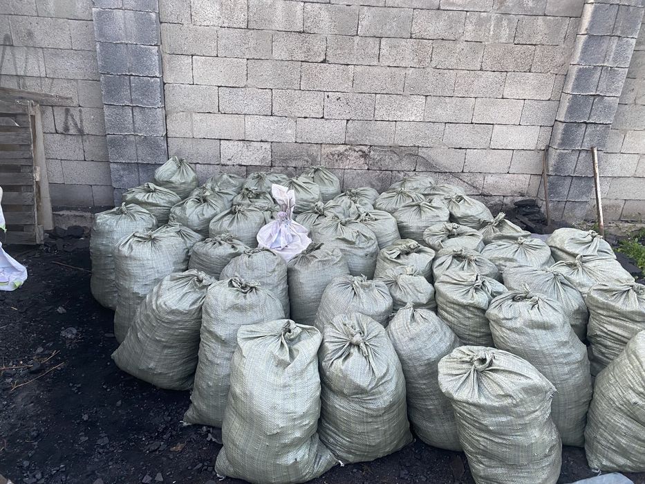 Уголь в мешках  кара жара