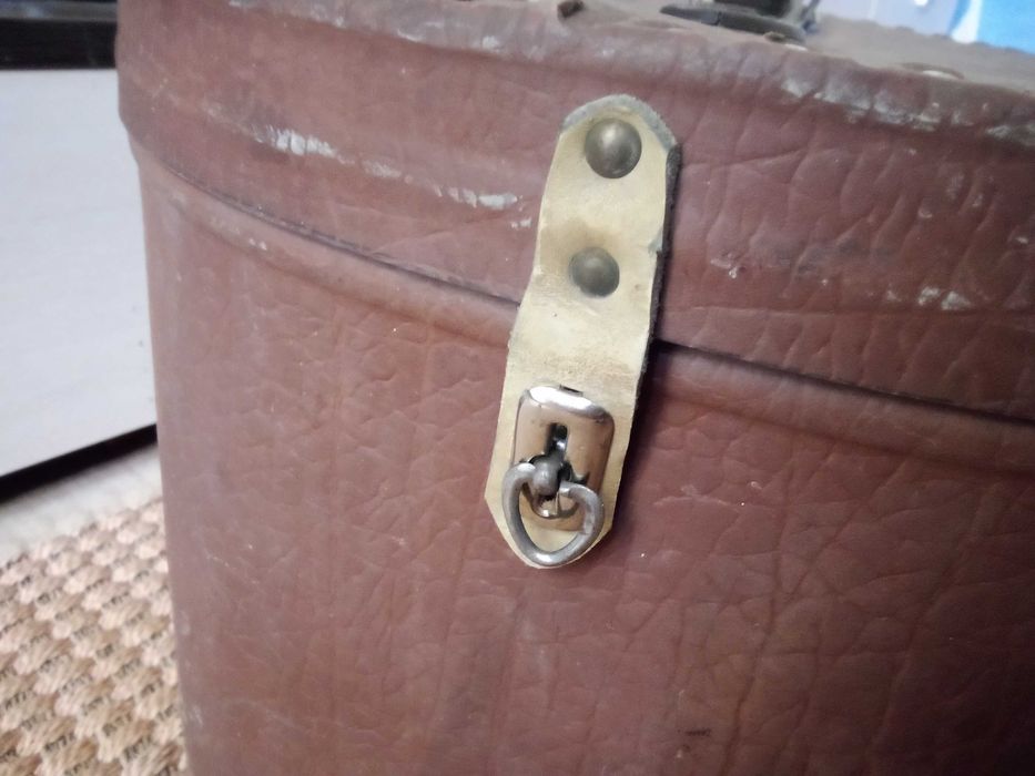 Стара кутия за шапки Христо Т. Желязковъ