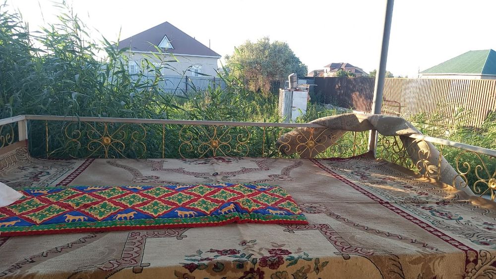 Тапчан на харошым виде