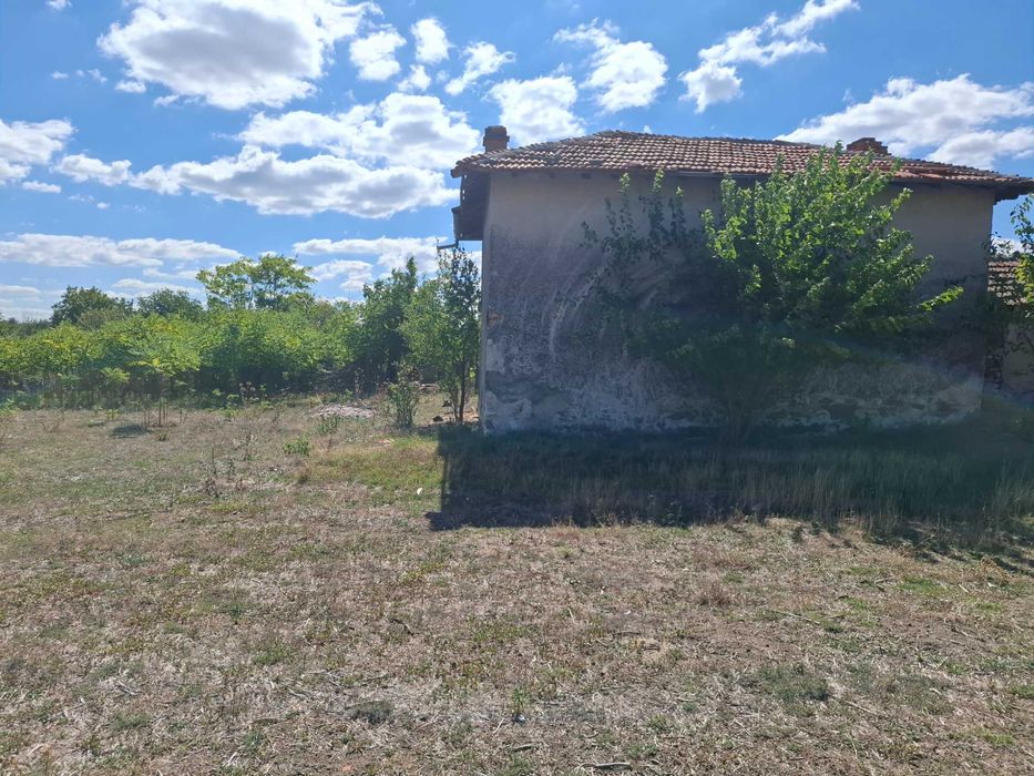 Къща в с. Гълъбинци ,Област Ямбол,двор 3000m2,ФЕЦ до 300kwp