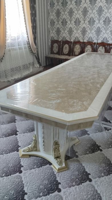 Стол, стуля срочно!срочно!