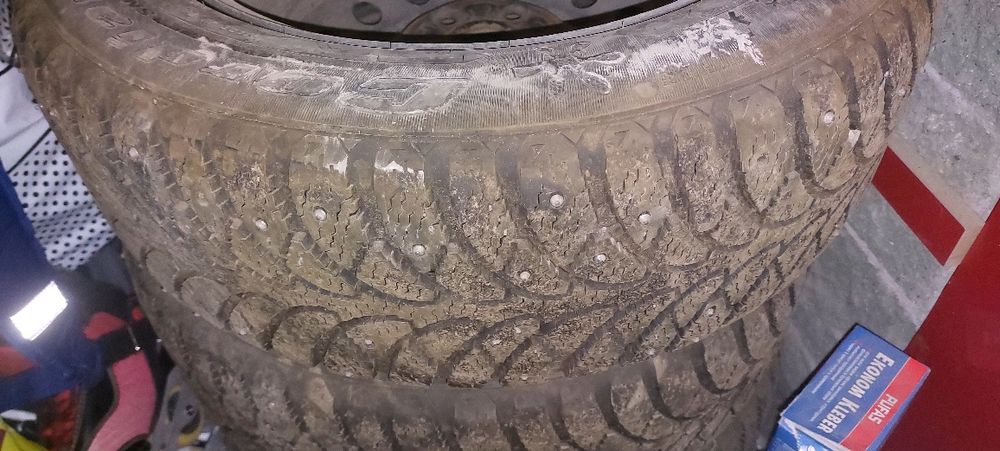 Диски с резиной стояли на авенсис