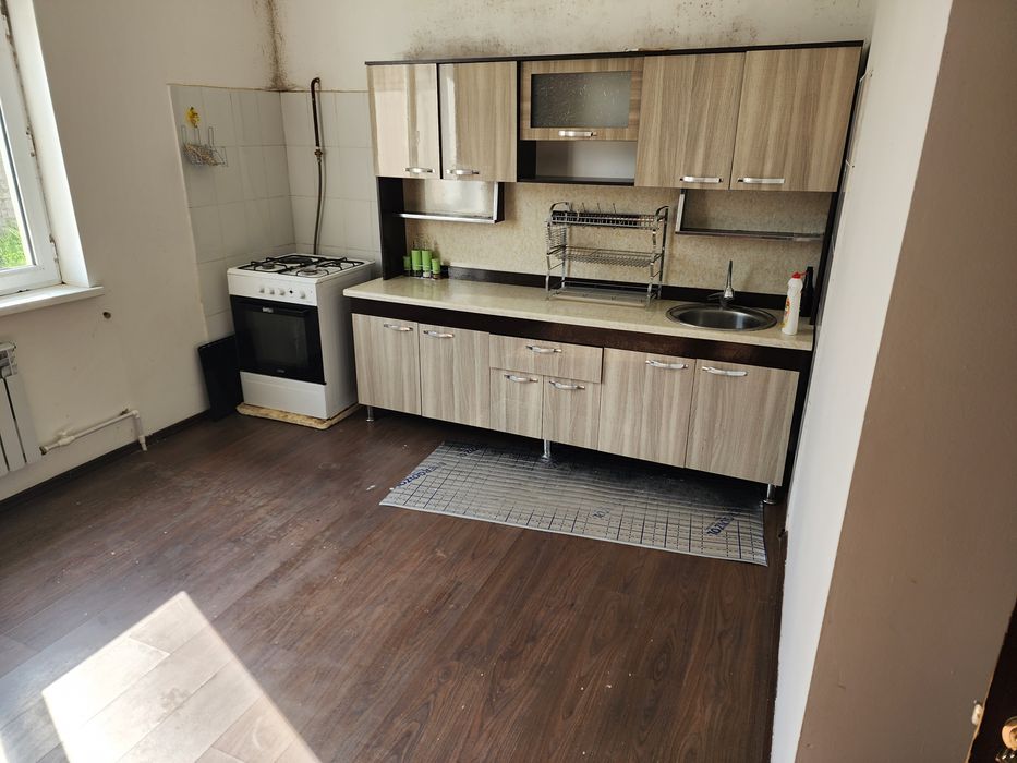 Xovli (участка) sotiladi 6 sotix 4 xona 
Manzil: Bektemir