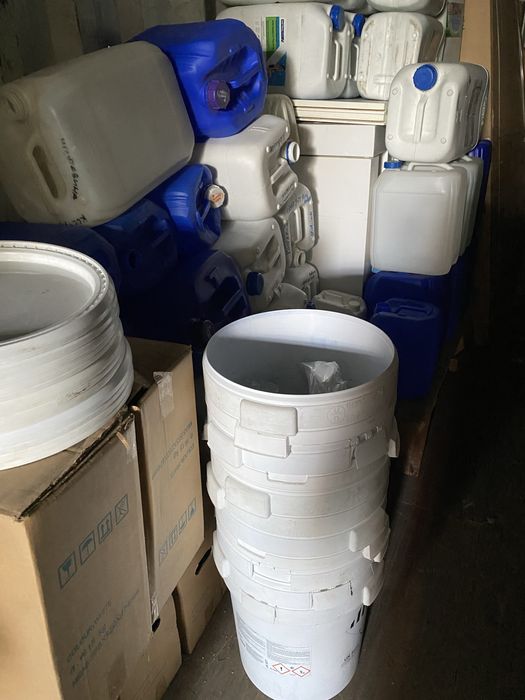 Канистры б/у разные