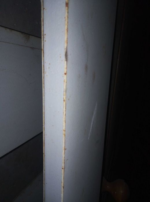 Продам двери металлические.