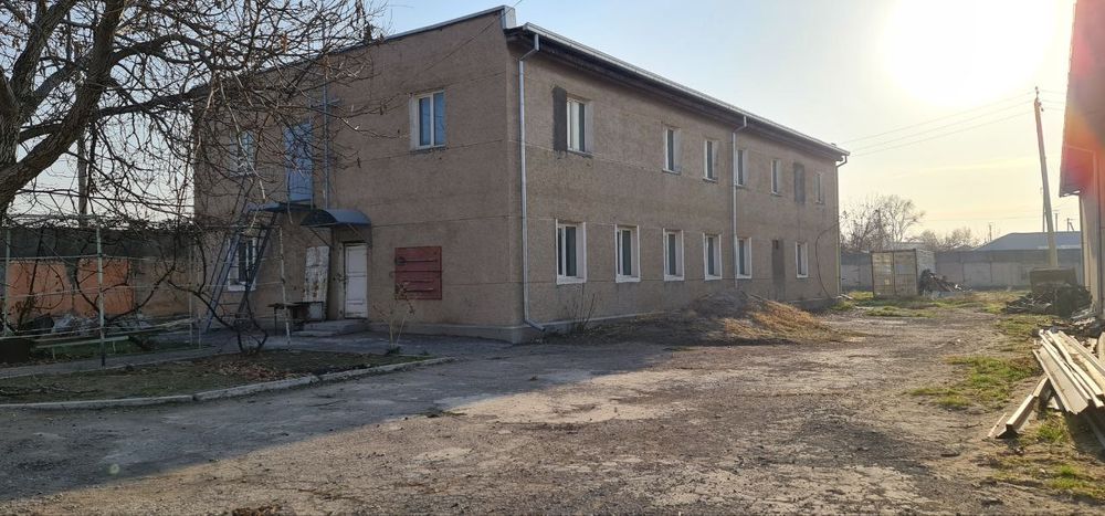 Склады. Офис 2-этажный сдаются в аренду в г. Чирчике. Цена отличная