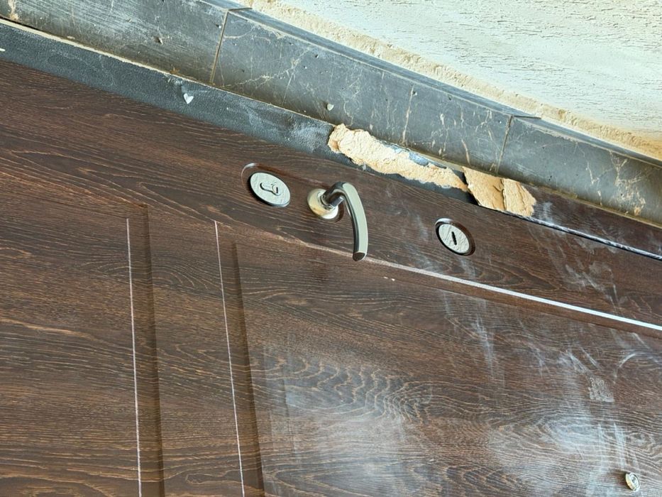 Продам дверь за