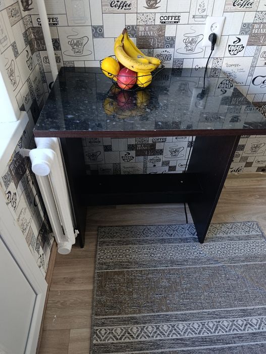 Стол  в хорошем состоянии 8000