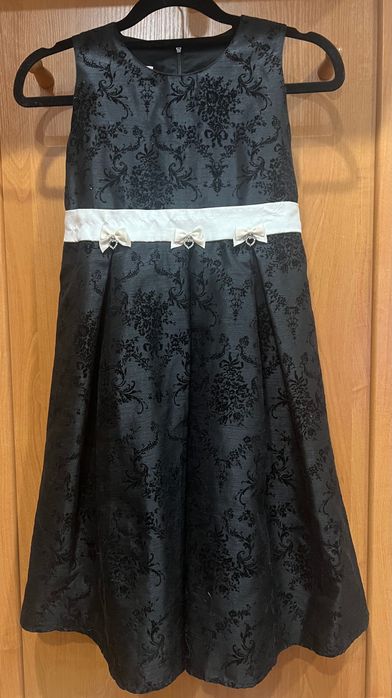 Платья детские продам