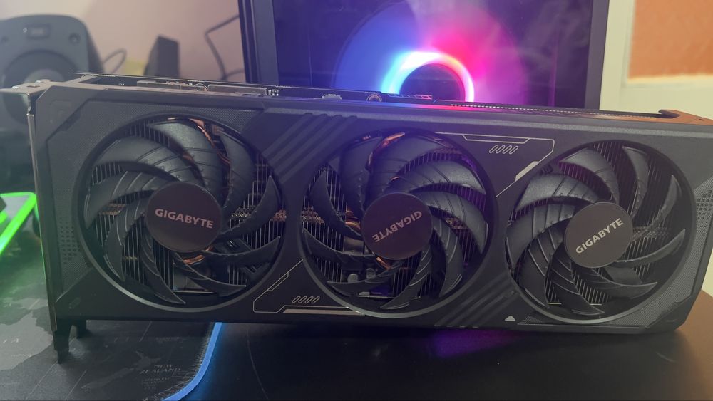 Продава се: RTX 5070 Gigabyte Windforce OC SFF 12GB