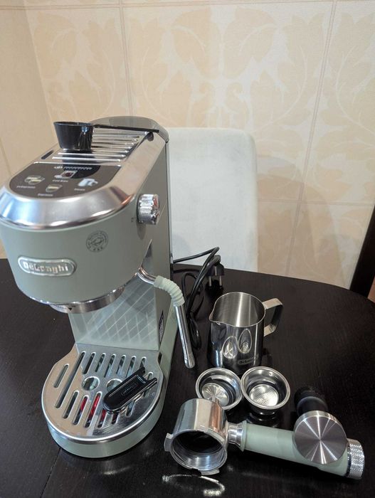 Кафемашина DeLonghi Dedica Duo EC890.GR с гаранция