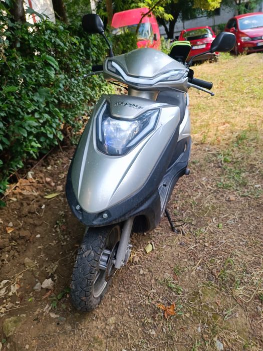 Scuter Revolt RS7 125CC