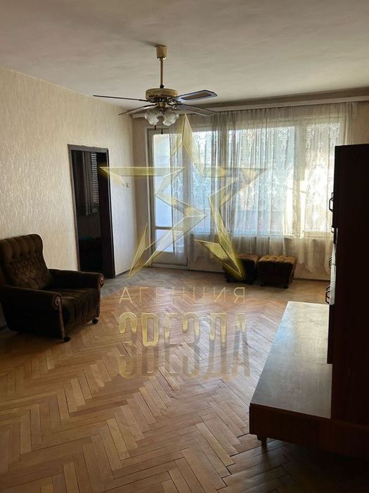 Голям апартамент в центъра!