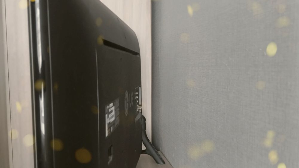 Срочно телевизор LG