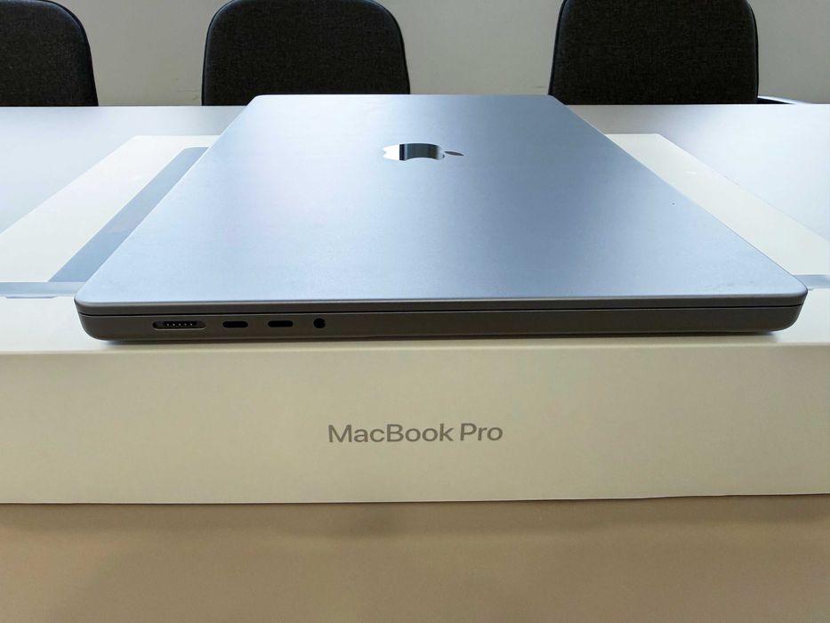 Macbook Pro 16 inch M2 Pro 2023 /16GB/ 1TB nou - baterie 9 cicluri