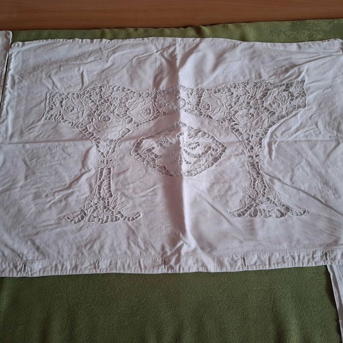 НОВИ Бели калъфки за възглавници с рязана бродерия