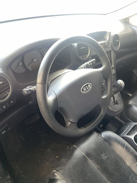 Kia Carens на части