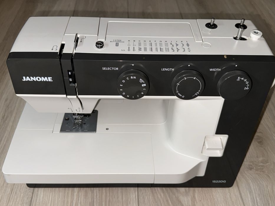 Швейная машина Janome 1522 DG