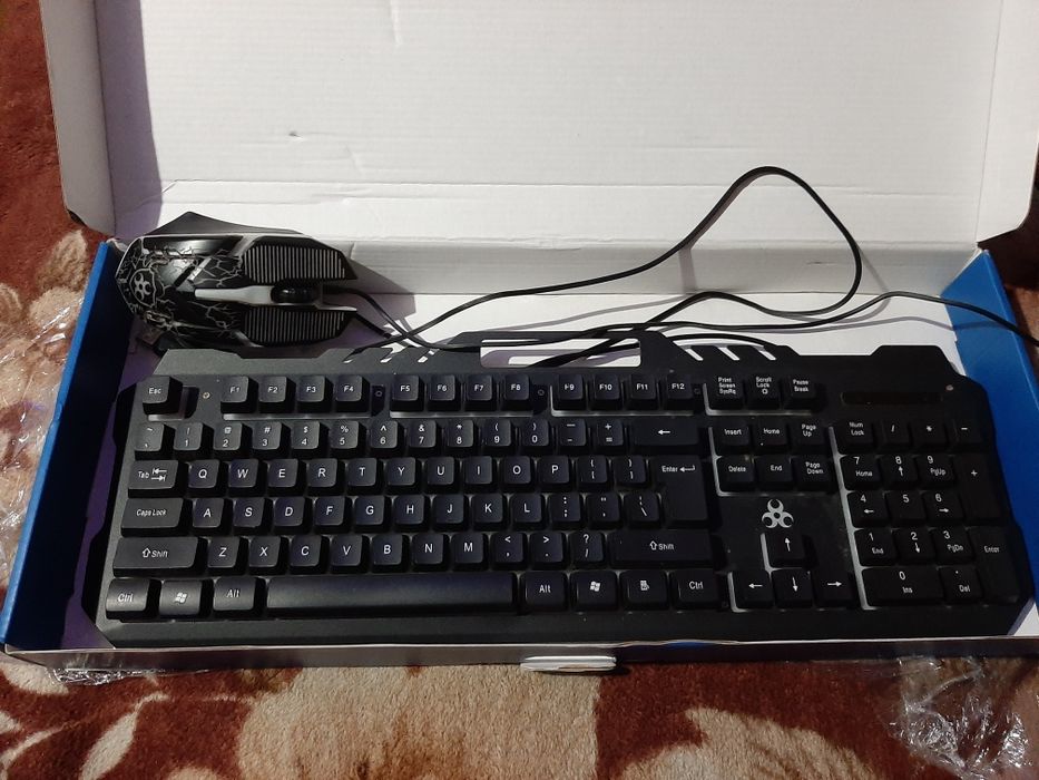 Vand Tastatura, Hama, uRage Exodus 450 metal cu RGB în stare bună