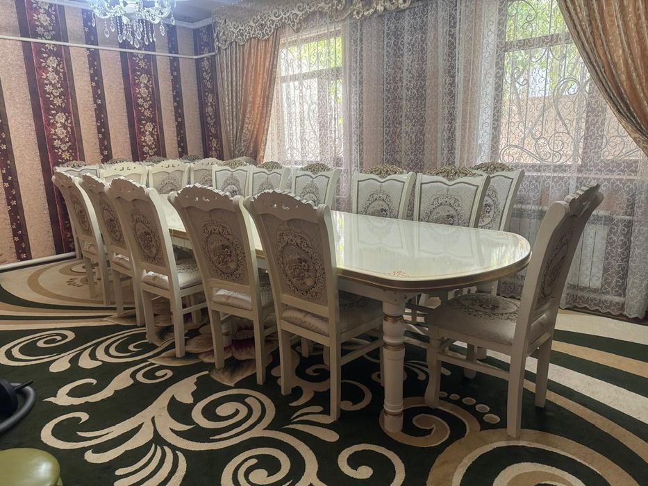 Стол с стульями продам срочно