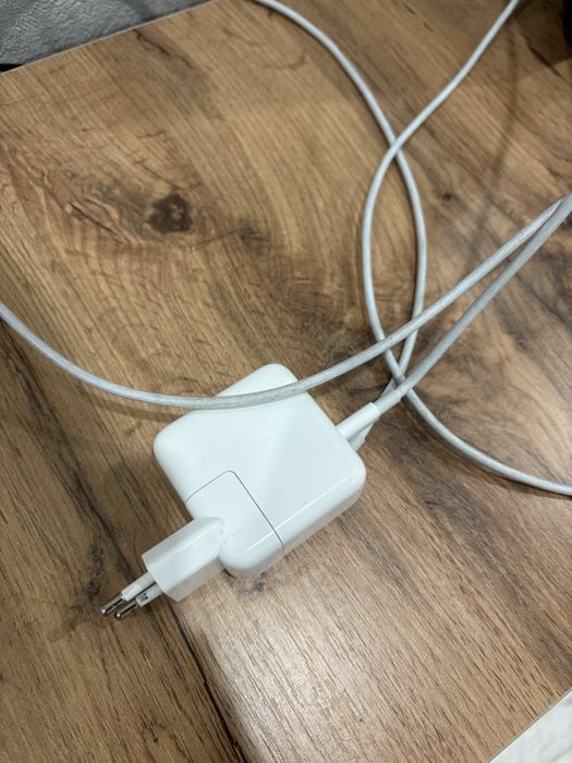 Оригинальная зарядка на Mackbook