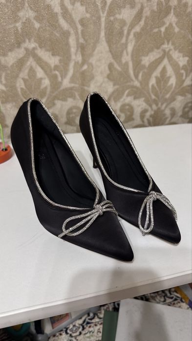 Продам туфли со стразами